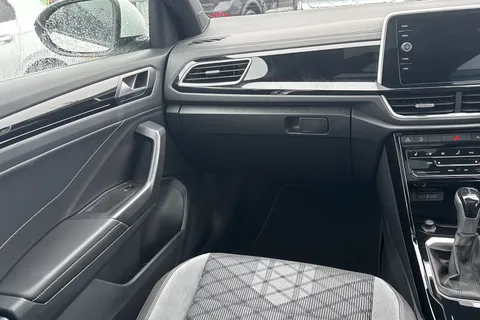 KO74JRZ Volkswagen T-Roc 2.0 TDI 150 EVO R-Line 5dr DSG **PAN ROOF + REVERSING CAMERA** Thumbnail #20