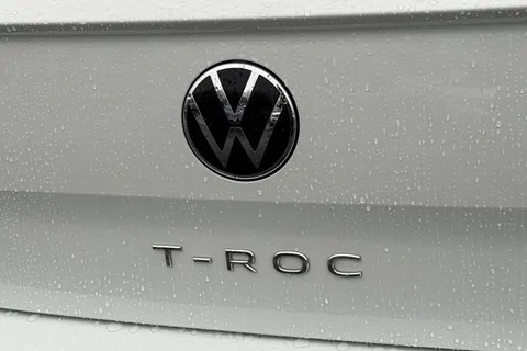 KO74JRZ Volkswagen T-Roc 2.0 TDI 150 EVO R-Line 5dr DSG **PAN ROOF + REVERSING CAMERA** Thumbnail #25