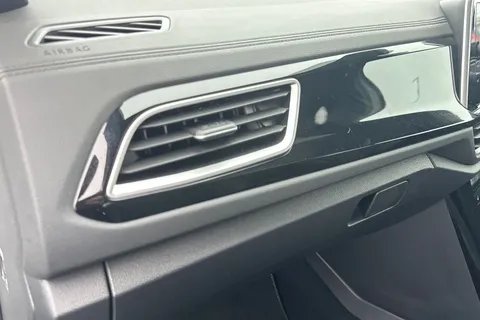 KO74JRZ Volkswagen T-Roc 2.0 TDI 150 EVO R-Line 5dr DSG **PAN ROOF + REVERSING CAMERA** Thumbnail #32