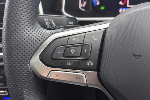 KO74JRZ Volkswagen T-Roc 2.0 TDI 150 EVO R-Line 5dr DSG **PAN ROOF + REVERSING CAMERA** Thumbnail #35