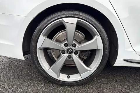 11 of 67 for Audi A4 Avant 2.0 TFSI Black Edition S Tronic Euro 6 (s/s) 5dr