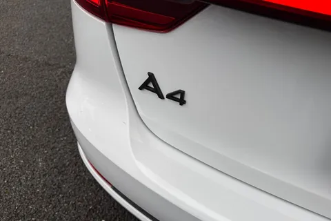 33 of 67 for Audi A4 Avant 2.0 TFSI Black Edition S Tronic Euro 6 (s/s) 5dr