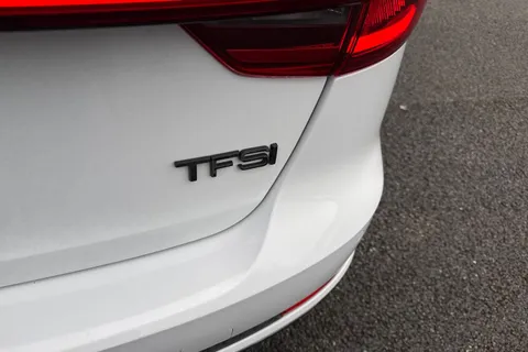 34 of 67 for Audi A4 Avant 2.0 TFSI Black Edition S Tronic Euro 6 (s/s) 5dr