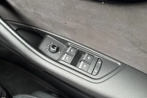 44 of 67 for Audi A4 Avant 2.0 TFSI Black Edition S Tronic Euro 6 (s/s) 5dr