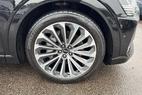 11 of 58 for Audi e-tron Sportback S line 55 quattro 300,00 kW