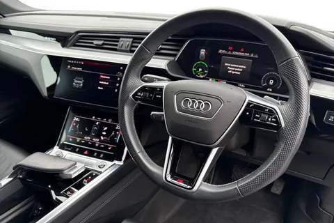 17 of 58 for Audi e-tron Sportback S line 55 quattro 300,00 kW