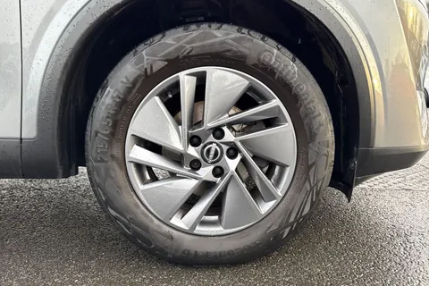 DP22AEL Nissan Qashqai 1.3 DIG-T MHEV Acenta Premium Euro 6 (s/s) 5dr Thumbnail #11
