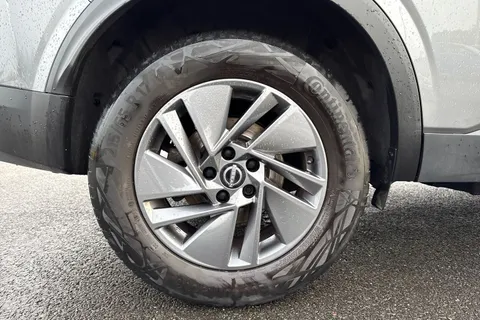 DP22AEL Nissan Qashqai 1.3 DIG-T MHEV Acenta Premium Euro 6 (s/s) 5dr Thumbnail #12