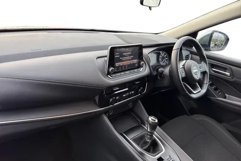 DP22AEL Nissan Qashqai 1.3 DIG-T MHEV Acenta Premium Euro 6 (s/s) 5dr Thumbnail #16