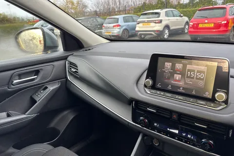 DP22AEL Nissan Qashqai 1.3 DIG-T MHEV Acenta Premium Euro 6 (s/s) 5dr Thumbnail #18