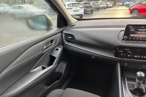 DP22AEL Nissan Qashqai 1.3 DIG-T MHEV Acenta Premium Euro 6 (s/s) 5dr Thumbnail #21