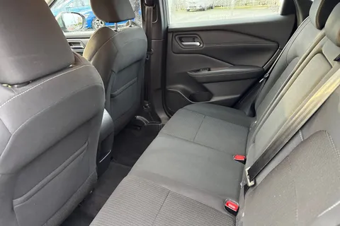 DP22AEL Nissan Qashqai 1.3 DIG-T MHEV Acenta Premium Euro 6 (s/s) 5dr Thumbnail #32