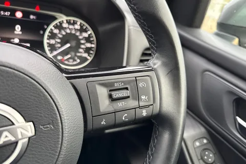 DP22AEL Nissan Qashqai 1.3 DIG-T MHEV Acenta Premium Euro 6 (s/s) 5dr Thumbnail #38