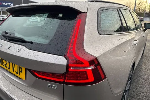 WG23VJP Volvo V60 2.0 B3 MHEV Plus DCT Auto Euro 6 (s/s) 5dr Thumbnail #9