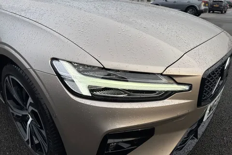 WG23VJP Volvo V60 2.0 B3 MHEV Plus DCT Auto Euro 6 (s/s) 5dr Thumbnail #10