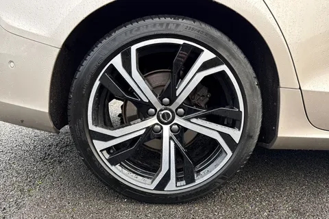 WG23VJP Volvo V60 2.0 B3 MHEV Plus DCT Auto Euro 6 (s/s) 5dr Thumbnail #12