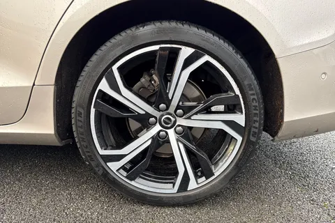 WG23VJP Volvo V60 2.0 B3 MHEV Plus DCT Auto Euro 6 (s/s) 5dr Thumbnail #13