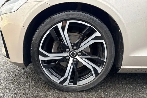 WG23VJP Volvo V60 2.0 B3 MHEV Plus DCT Auto Euro 6 (s/s) 5dr Thumbnail #14