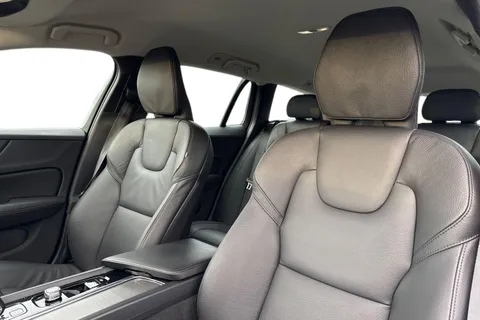 WG23VJP Volvo V60 2.0 B3 MHEV Plus DCT Auto Euro 6 (s/s) 5dr Thumbnail #17