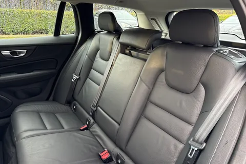 WG23VJP Volvo V60 2.0 B3 MHEV Plus DCT Auto Euro 6 (s/s) 5dr Thumbnail #20