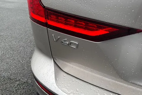 WG23VJP Volvo V60 2.0 B3 MHEV Plus DCT Auto Euro 6 (s/s) 5dr Thumbnail #34
