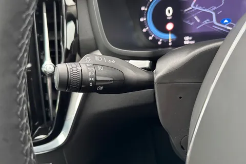 WG23VJP Volvo V60 2.0 B3 MHEV Plus DCT Auto Euro 6 (s/s) 5dr Thumbnail #43