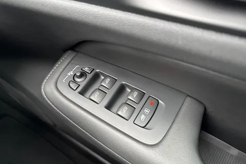 WG23VJP Volvo V60 2.0 B3 MHEV Plus DCT Auto Euro 6 (s/s) 5dr Thumbnail #45