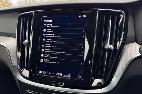 WG23VJP Volvo V60 2.0 B3 MHEV Plus DCT Auto Euro 6 (s/s) 5dr Thumbnail #53