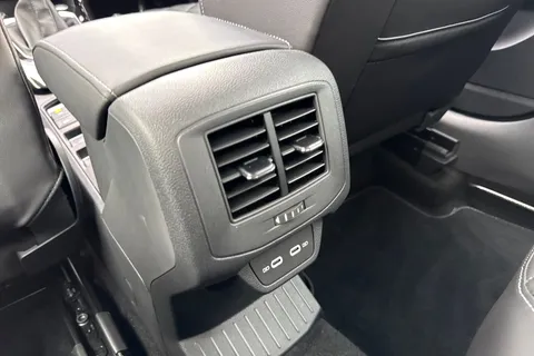 KY25UNK Volkswagen T-Roc 1.5 TSI R-Line 2dr DSG⭐ Vienna leather, Rear Camera, Keyless, Wind deflecto Thumbnail #34