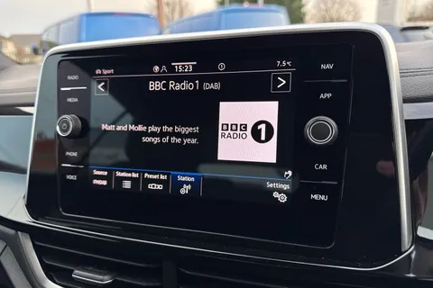 KY25UNK Volkswagen T-Roc 1.5 TSI R-Line 2dr DSG⭐ Vienna leather, Rear Camera, Keyless, Wind deflecto Thumbnail #46