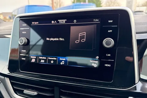 KY25UNK Volkswagen T-Roc 1.5 TSI R-Line 2dr DSG⭐ Vienna leather, Rear Camera, Keyless, Wind deflecto Thumbnail #47