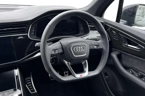 18 of 50 for Audi Q7 SUV Black Edition 50 TDI quattro 286 PS tiptronic