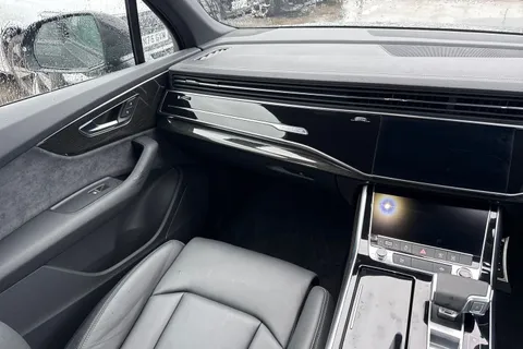 20 of 50 for Audi Q7 SUV Black Edition 50 TDI quattro 286 PS tiptronic