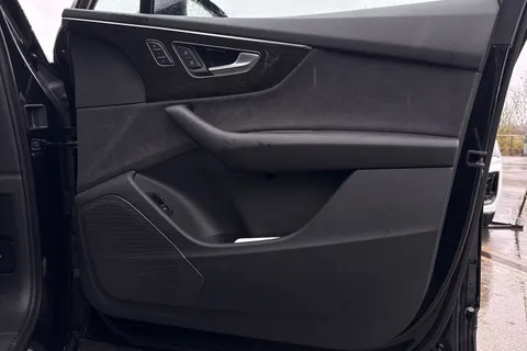 21 of 50 for Audi Q7 SUV Black Edition 50 TDI quattro 286 PS tiptronic