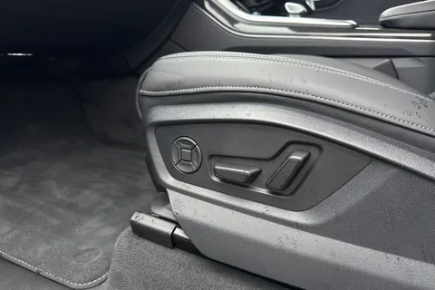 28 of 50 for Audi Q7 SUV Black Edition 50 TDI quattro 286 PS tiptronic