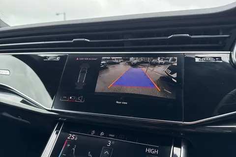 32 of 50 for Audi Q7 SUV Black Edition 50 TDI quattro 286 PS tiptronic