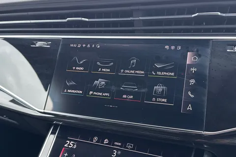 44 of 50 for Audi Q7 SUV Black Edition 50 TDI quattro 286 PS tiptronic