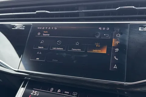 46 of 50 for Audi Q7 SUV Black Edition 50 TDI quattro 286 PS tiptronic