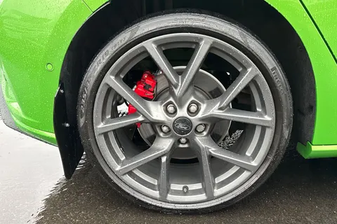 9 of 47 for Ford Focus 2.3T EcoBoost ST Euro 6 (s/s) 5dr