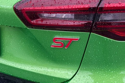 24 of 47 for Ford Focus 2.3T EcoBoost ST Euro 6 (s/s) 5dr