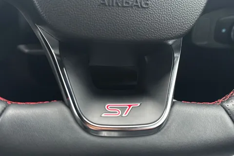 35 of 47 for Ford Focus 2.3T EcoBoost ST Euro 6 (s/s) 5dr