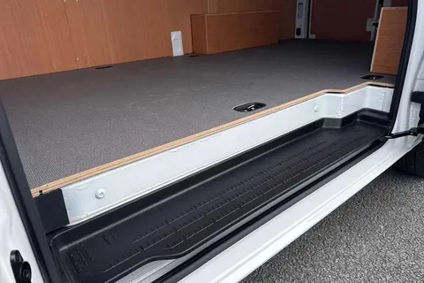 DE75ZSP Volkswagen Crafter 1.5T SHS Luxury 5dr Auto Thumbnail #27