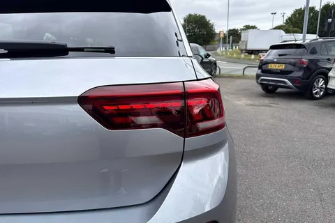 DE74UOL Volkswagen T-Roc 2.0 TDI 150 EVO R-Line 5dr DSG Thumbnail #27