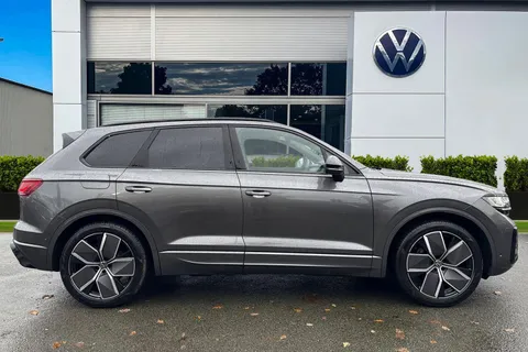 3 of 57 for VOLKSWAGEN TOUAREG 3.0 V6 TDI 4Motion 286 Black Edition 5dr Tip Auto