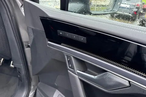 17 of 57 for VOLKSWAGEN TOUAREG 3.0 V6 TDI 4Motion 286 Black Edition 5dr Tip Auto