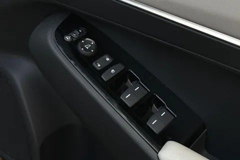 MV23USG Honda HR-V 1.5 eHEV Advance Style 5dr CVT Thumbnail #20