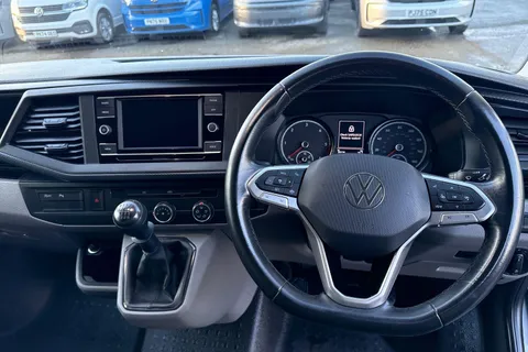 PK72ZDJ Volkswagen Transporter 2.0 TDI 150 Highline Van Thumbnail #12