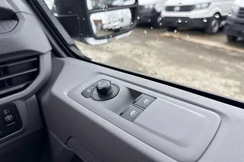 PN25OYU Volkswagen Transporter 2.0 TDI 150 Commerce Plus Van Thumbnail #18