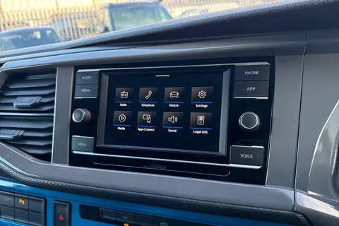 DG21TNV Volkswagen Transporter 2.0 TDI 110 Highline Van Thumbnail #11