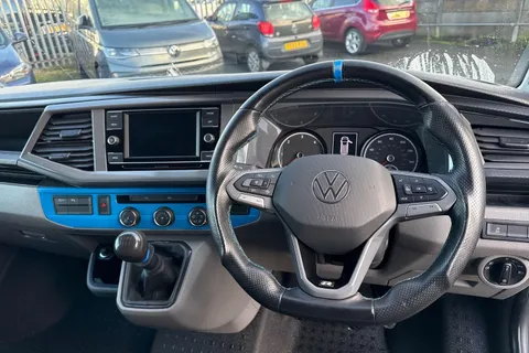 DG21TNV Volkswagen Transporter 2.0 TDI 110 Highline Van Thumbnail #12